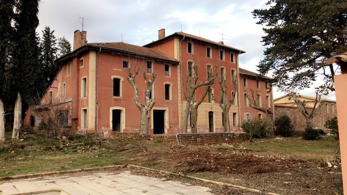 Château Saint Roux photo 1